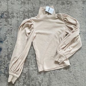 Puff sleeve top NWT
